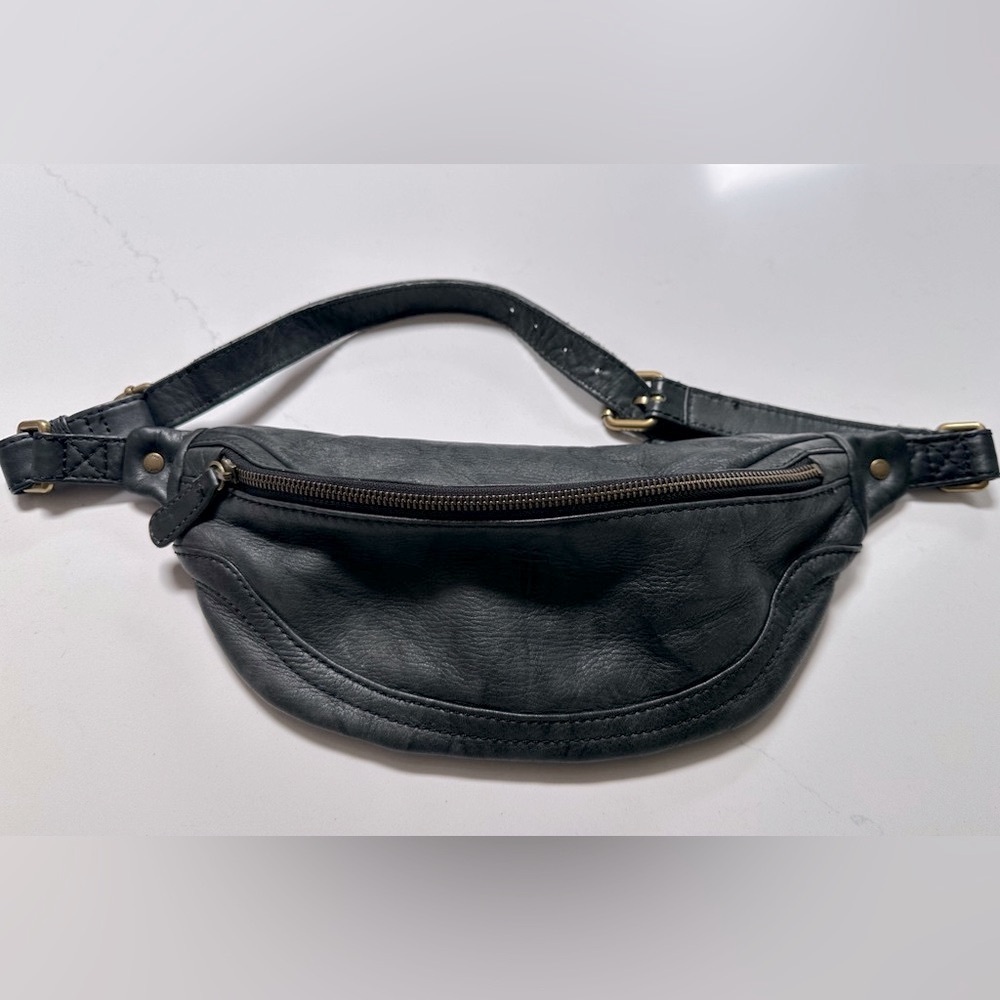 Frye Black Leather bum bag EUC